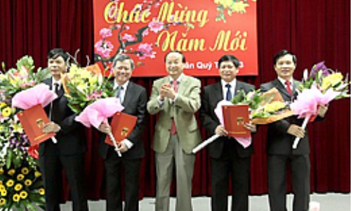 Đồng chí Tô Huy Rứa dự và trao quyết định điều động 4 đồng chí Phó trưởng Ban Kinh tế Trung ương